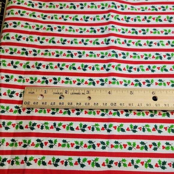 Cotton Fabric Lot Christmas Holly Green Red Floral Print 7 Pc Quilting Crafts - Picture 15 of 16